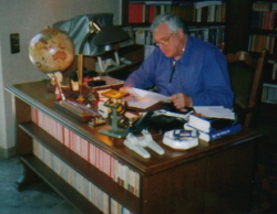 Professor Pringsheim in Dr. Weils Bibliothek